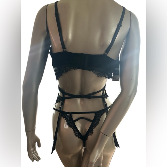 Oh La La Cheri Black 3pc Lace Bra & Garter Set- NWT - Picture 2 of 3